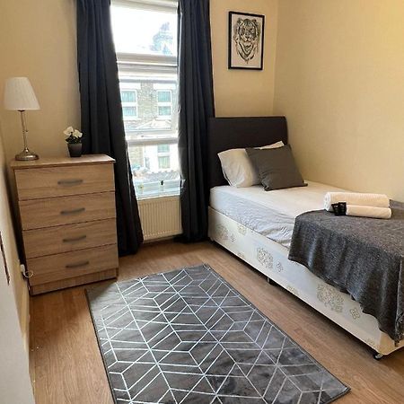 Amazing New House In London Otel Dış mekan fotoğraf