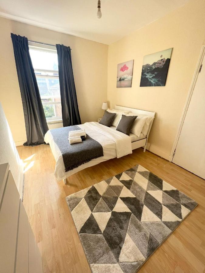 Amazing New House In London Otel Dış mekan fotoğraf
