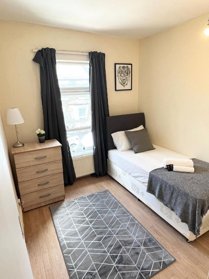 Amazing New House In London Otel Dış mekan fotoğraf